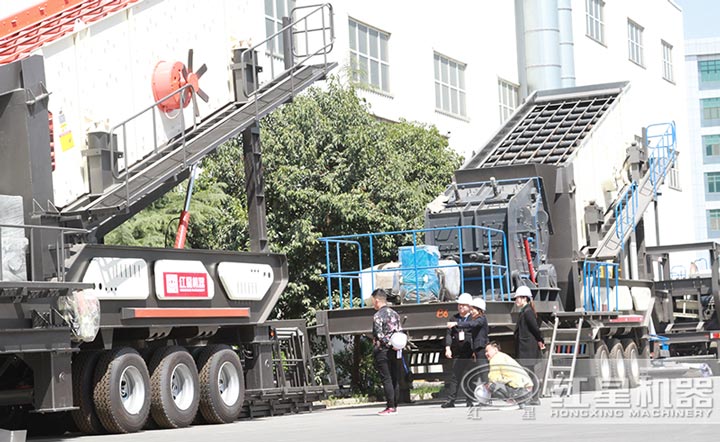 客戶來廠考察建筑垃圾破碎機(jī)